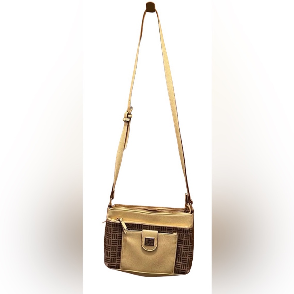 Anne Klein Cross Body purse with adjustable straps. Great condition